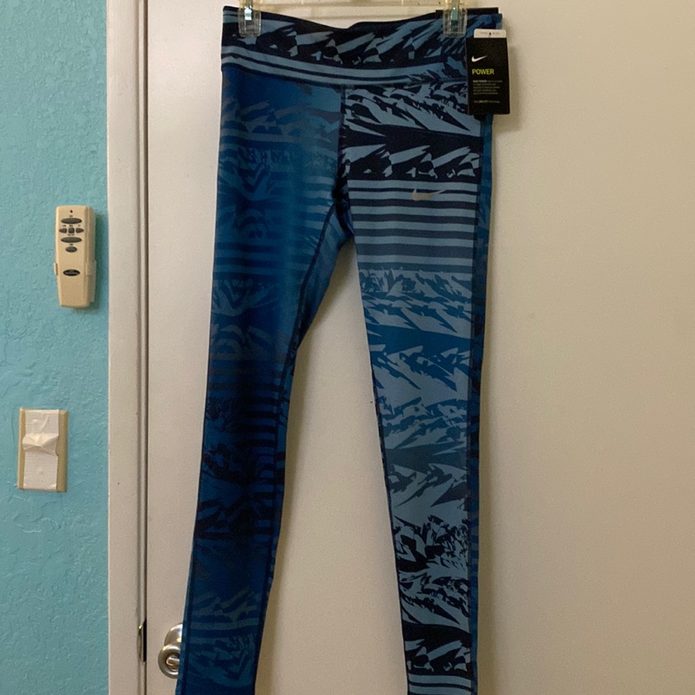 Womens sportswear. Never worn . Nike brand. Brand new with tag